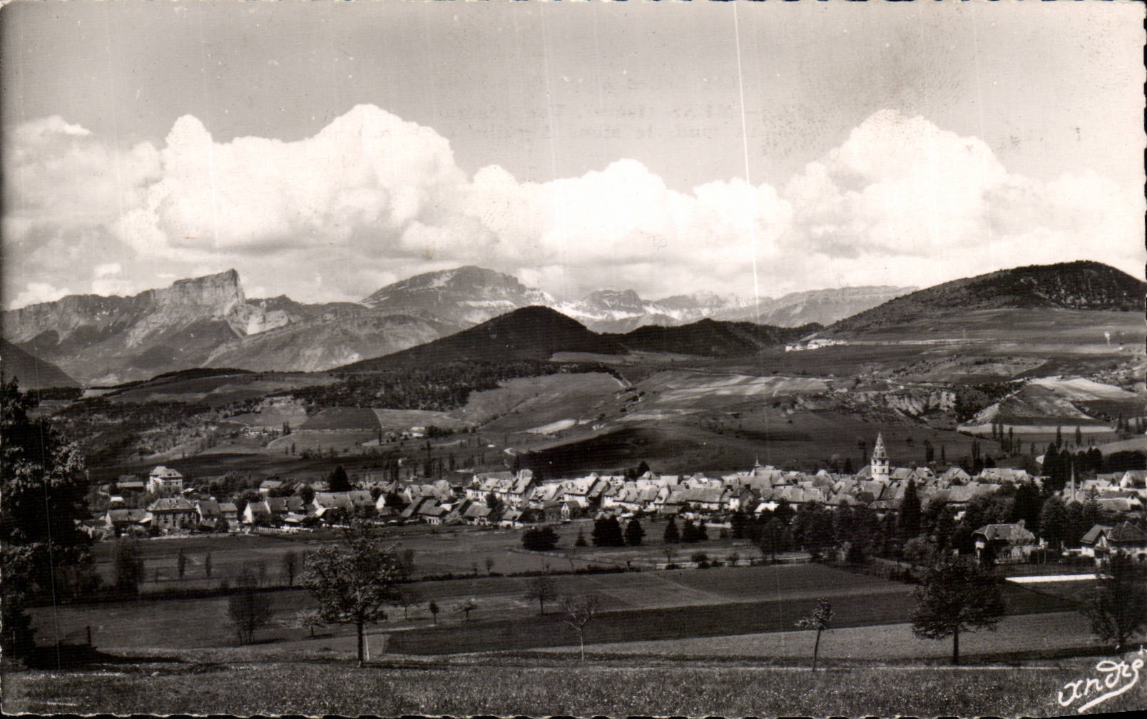 Mens - Vue Generale - Au Fond le Mont Aiguille - CPA 