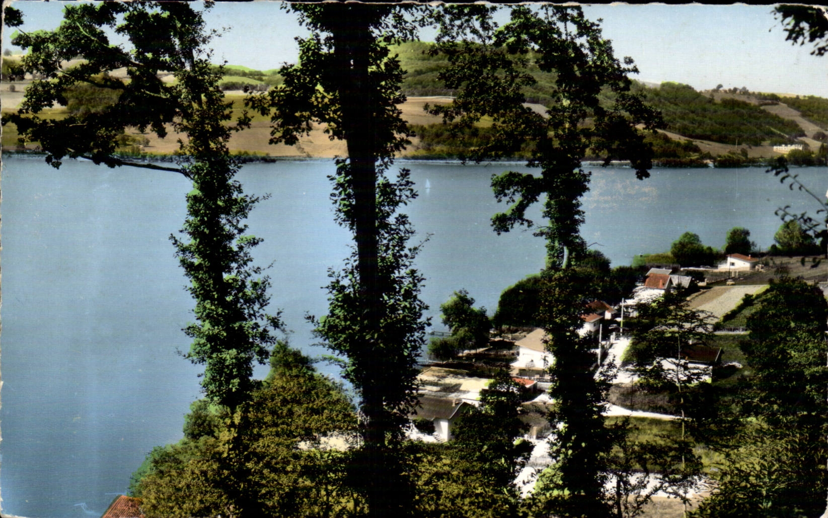 Lac de Paladru-Charavines — Vue sur le lac ; un coin pittoresque — Les Éditions J. Cellard, n°12021