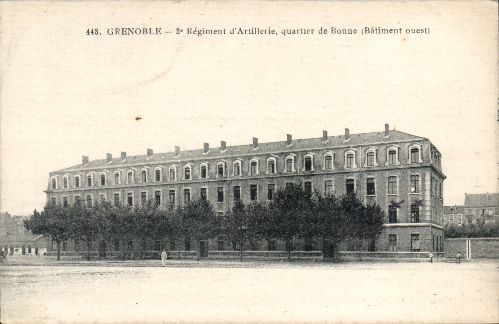 Grenoble — 2e Régiment d'Artillerie, quartier de Bonne (Bâtiment ouest)
