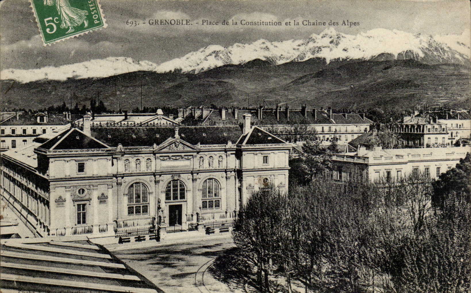 Grenoble — Place de la Constitution et la Chaîne des Alpes — éditeur inconnu, n° 693