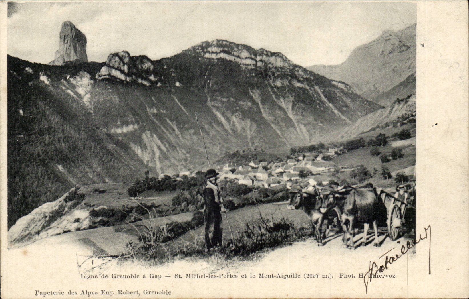 St-Michel-les-Portes et le Mont-Aiguille (2007 m.) — Ligne de Grenoble à Gap — Phot. H. Thiervoz — Papeterie des Alpes Eug. Robert, Grenoble