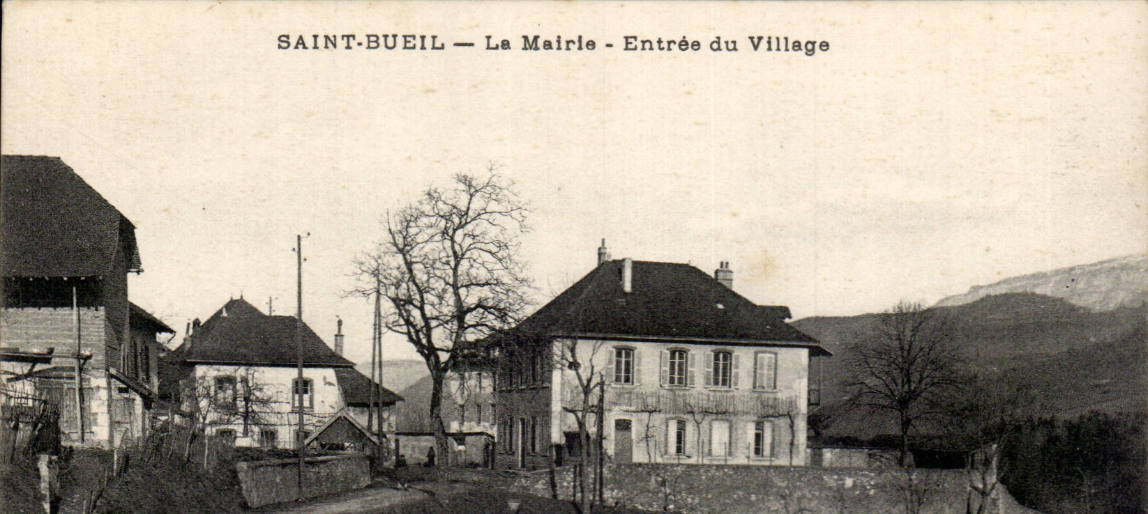 Saint-Bueil — La Mairie — Entrée du Village