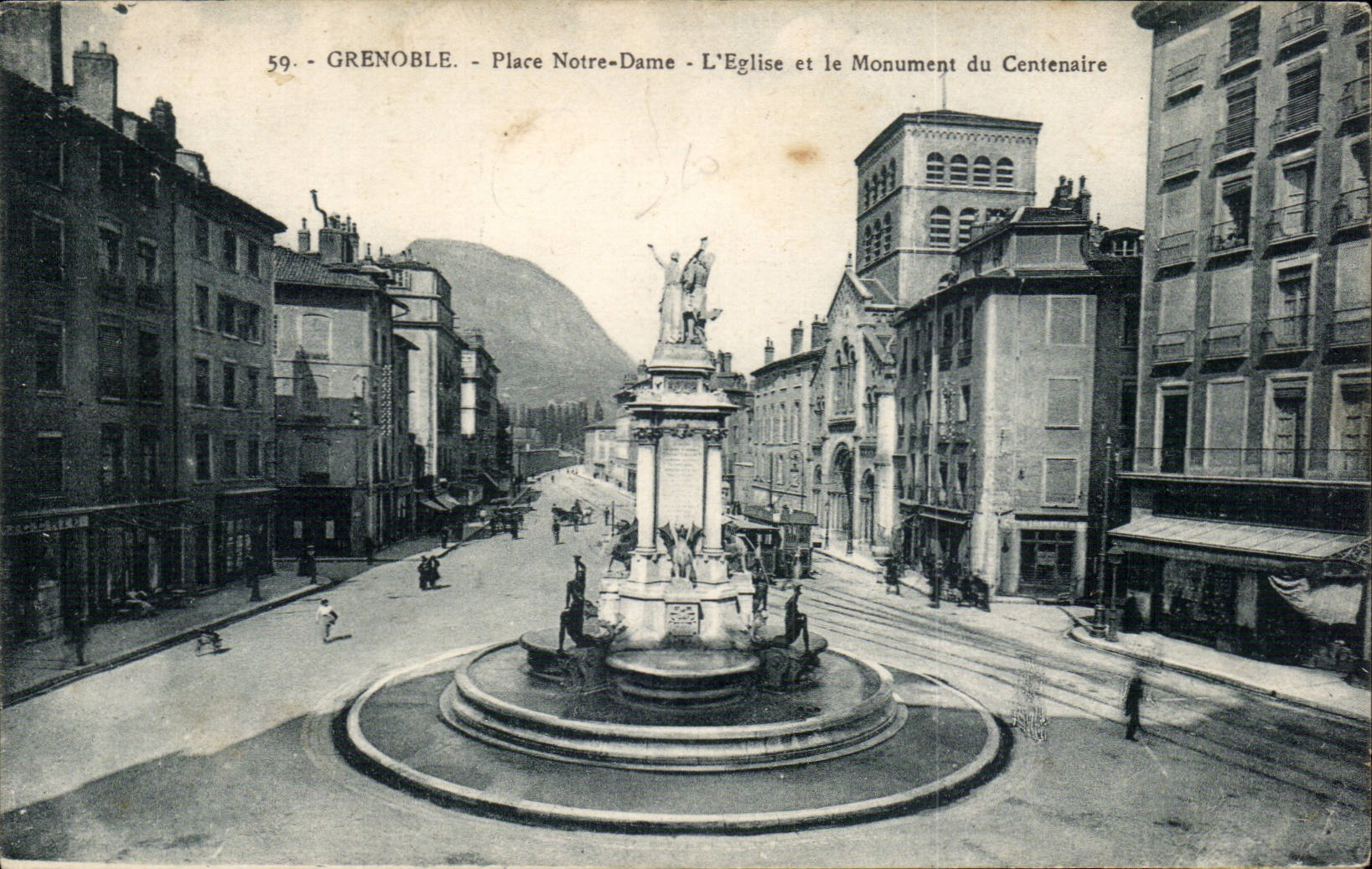 Grenoble - Place Notre-Dame - L'Église et le Monument du Centenaire