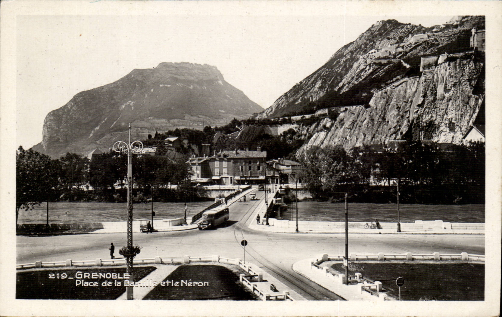 Grenoble CPA Place de la Bastille et le Neron