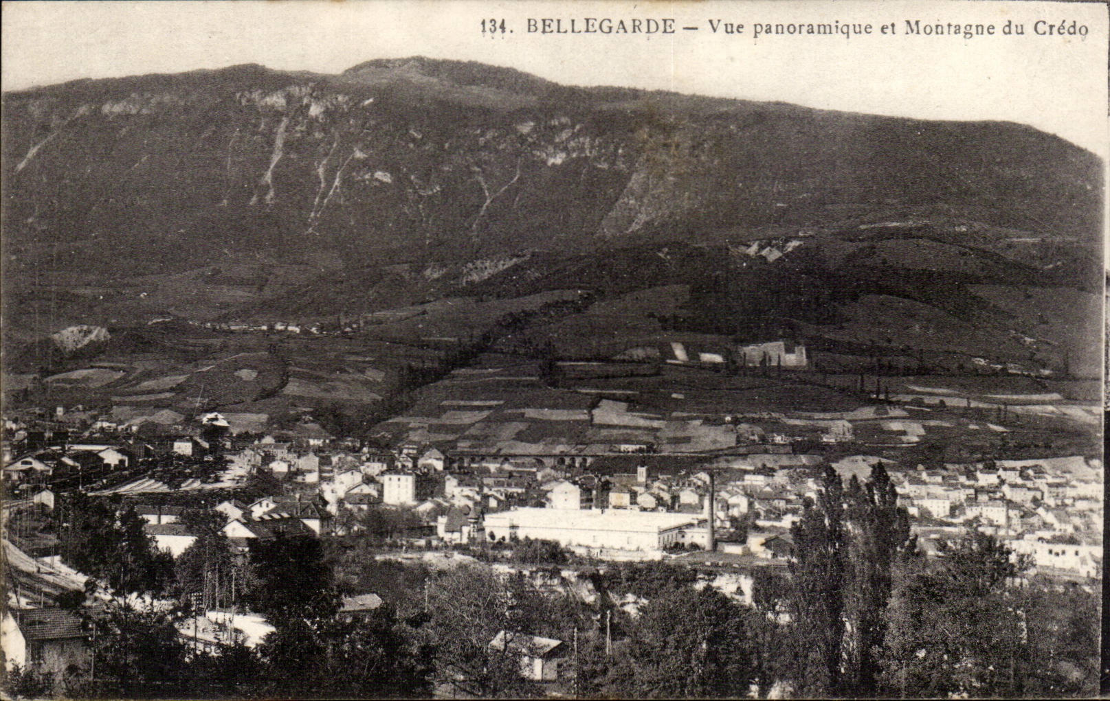 Bellegarde CPA Ve panoramique et montagne du Credo