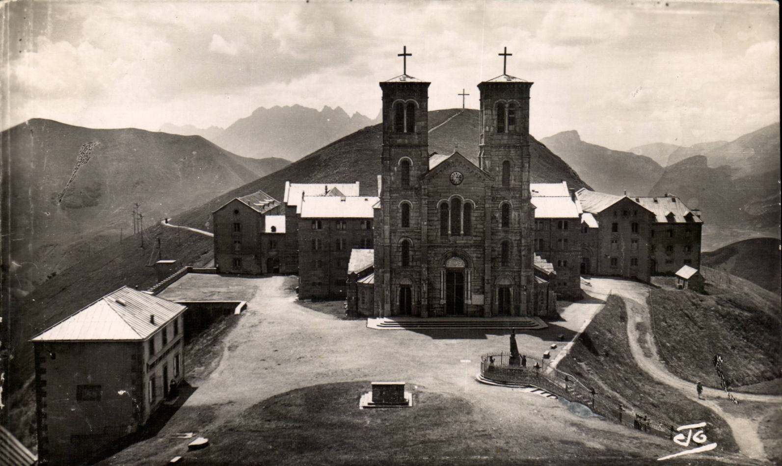 Notre-Dame de la Salette — Le Sanctuaire du Pèlerinage — ABEIL Éditeur