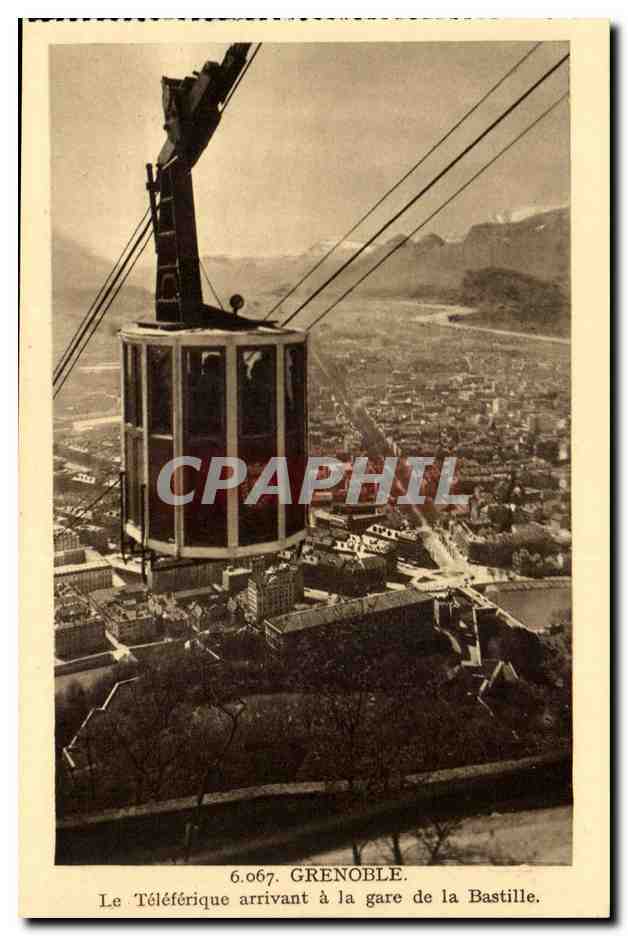 Dauphine CPA Grenoble Le Teleferique a la gare de la Bastille