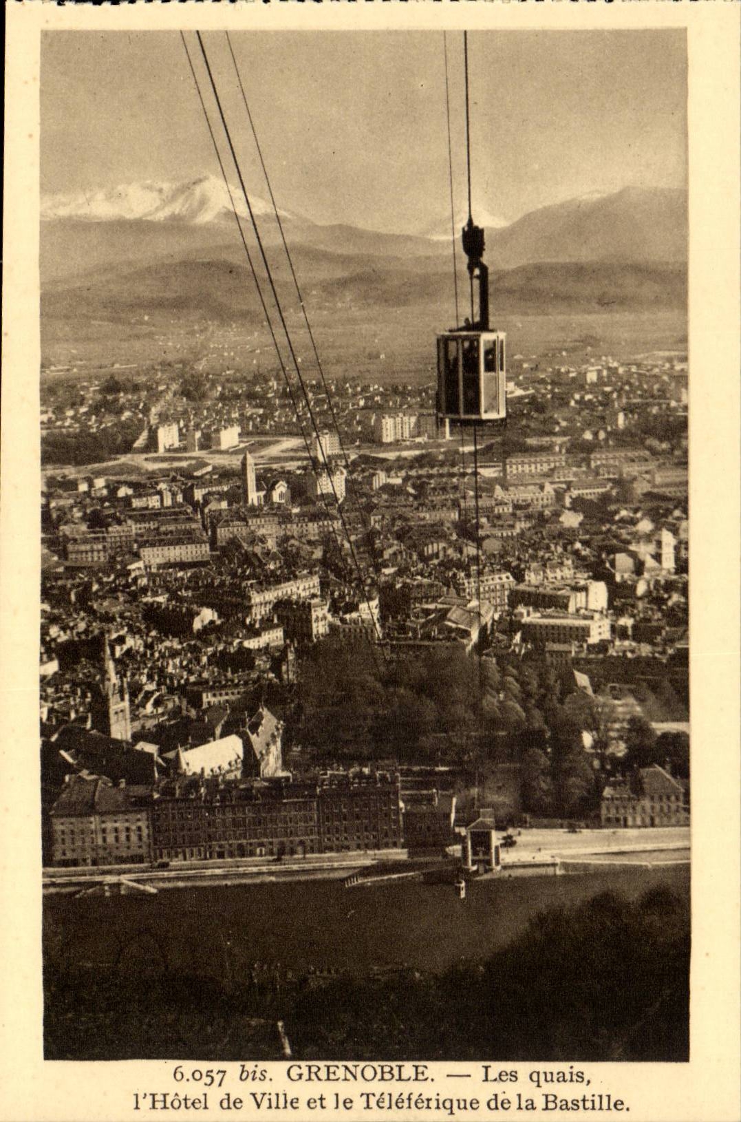 Grenoble — Les quais, l'Hôtel de Ville et le Téléphérique de la Bastille — éditeur 'Paysages des Alpes'