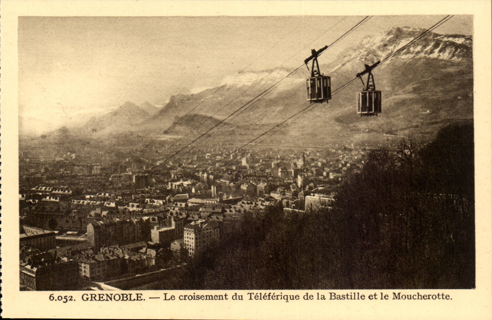 Grenoble CPA Le croisement du teleferique de la Bastille et le Moucherotte