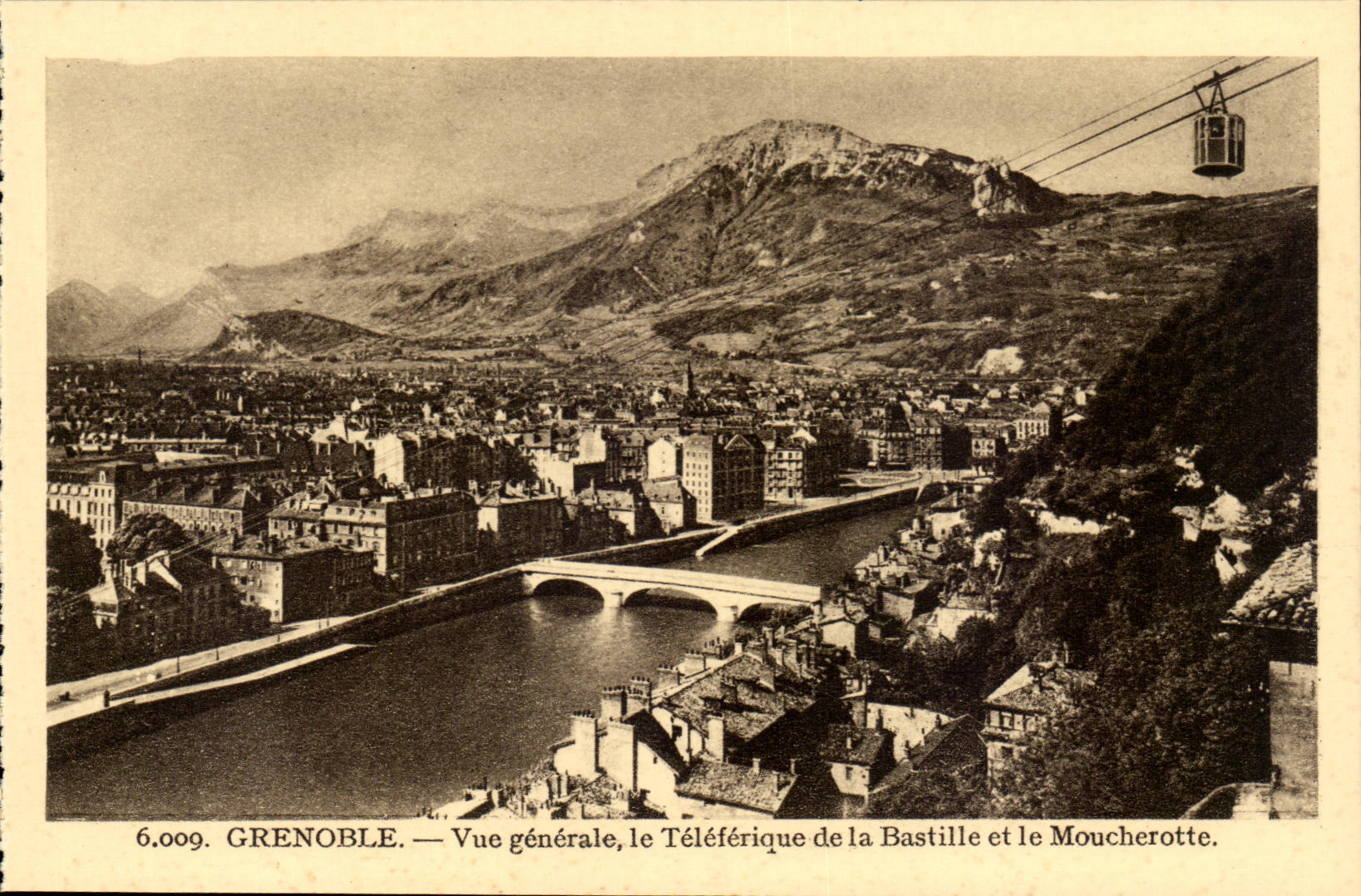 Grenoble — Vue générale, le Téléférique de la Bastille et le Mouche rotte — éditeur Ac Vallard, n° 6.009