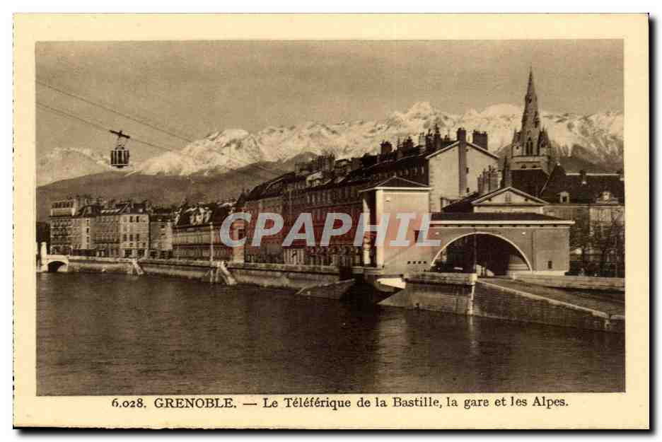Grenoble CPA Le teleferique de la Bastille la gare et les Alpes