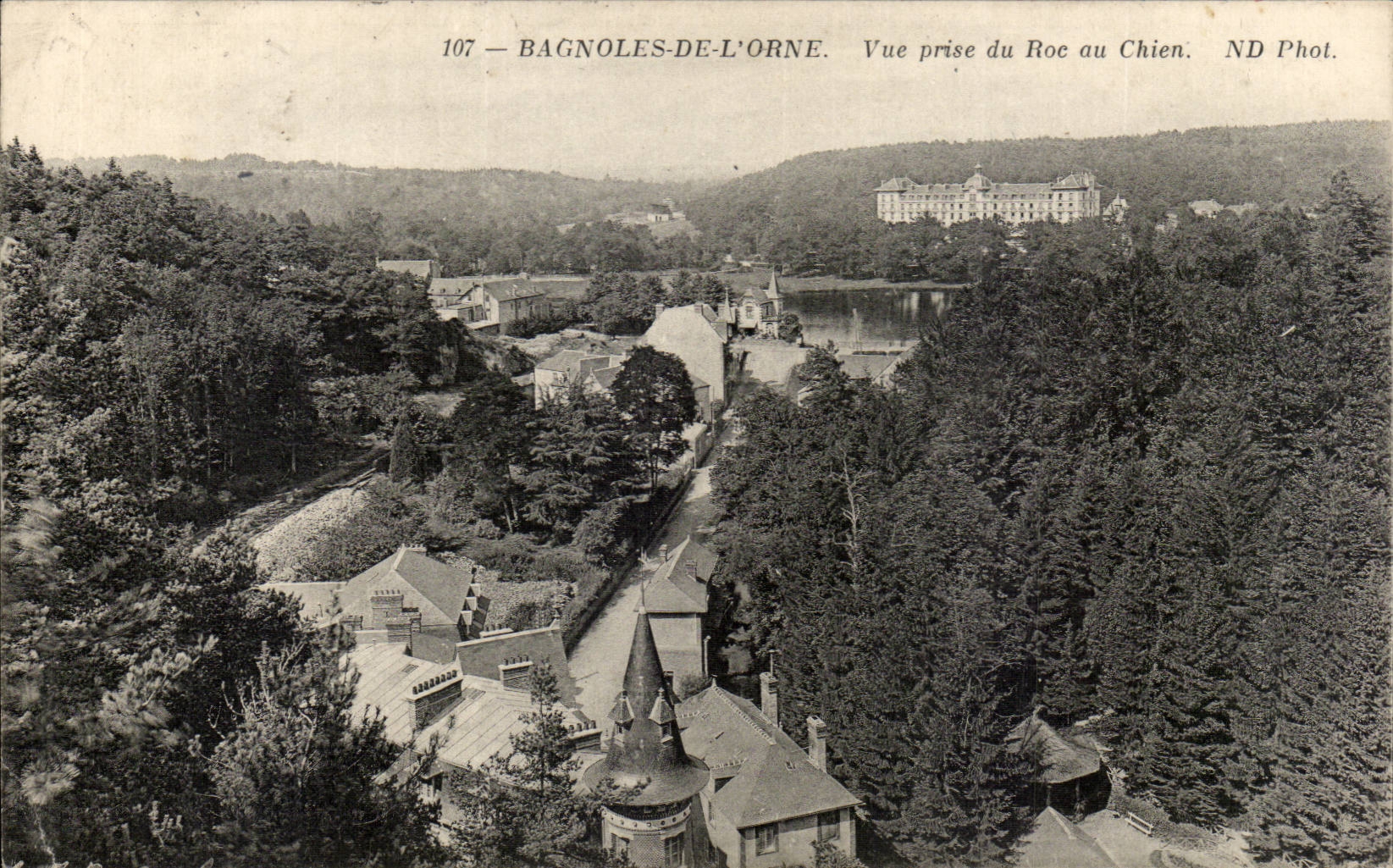 CPA Bagnoles de l'orne Vue prise du roc au chien