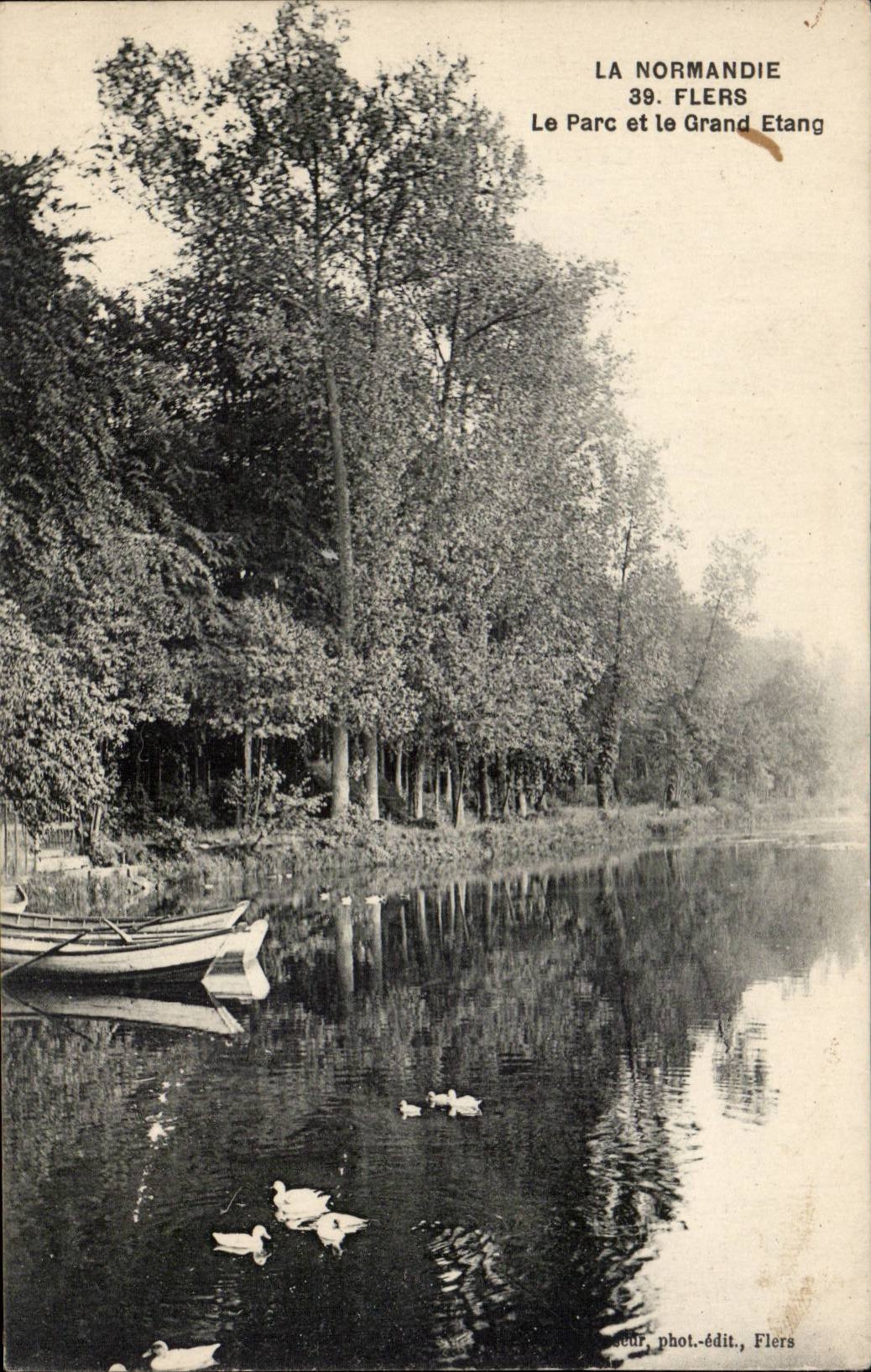 Flers CPA Le parc et le grand etang