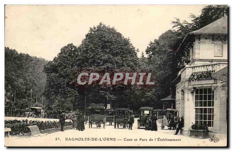 Bagnoles-de-l'Orne — Cour et Parc de l'Établissement — Imp. Juley, Paris