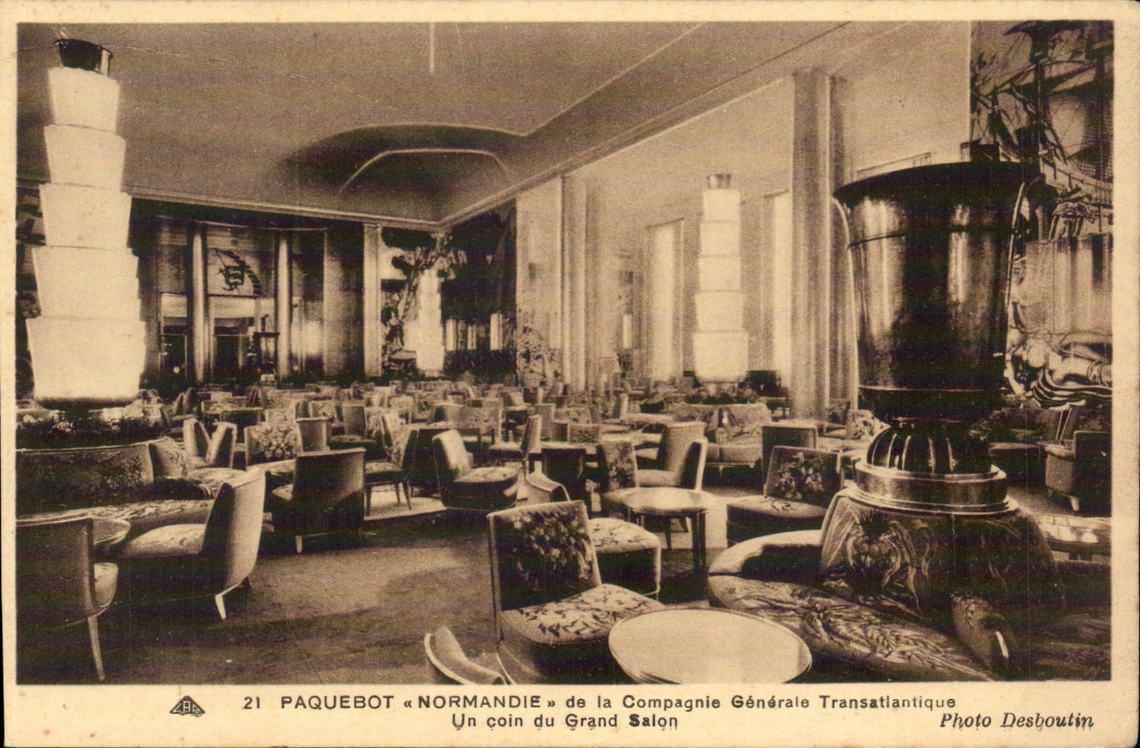 Paquebot « Normandie » — Un coin du Grand Salon — Photo Desboulin