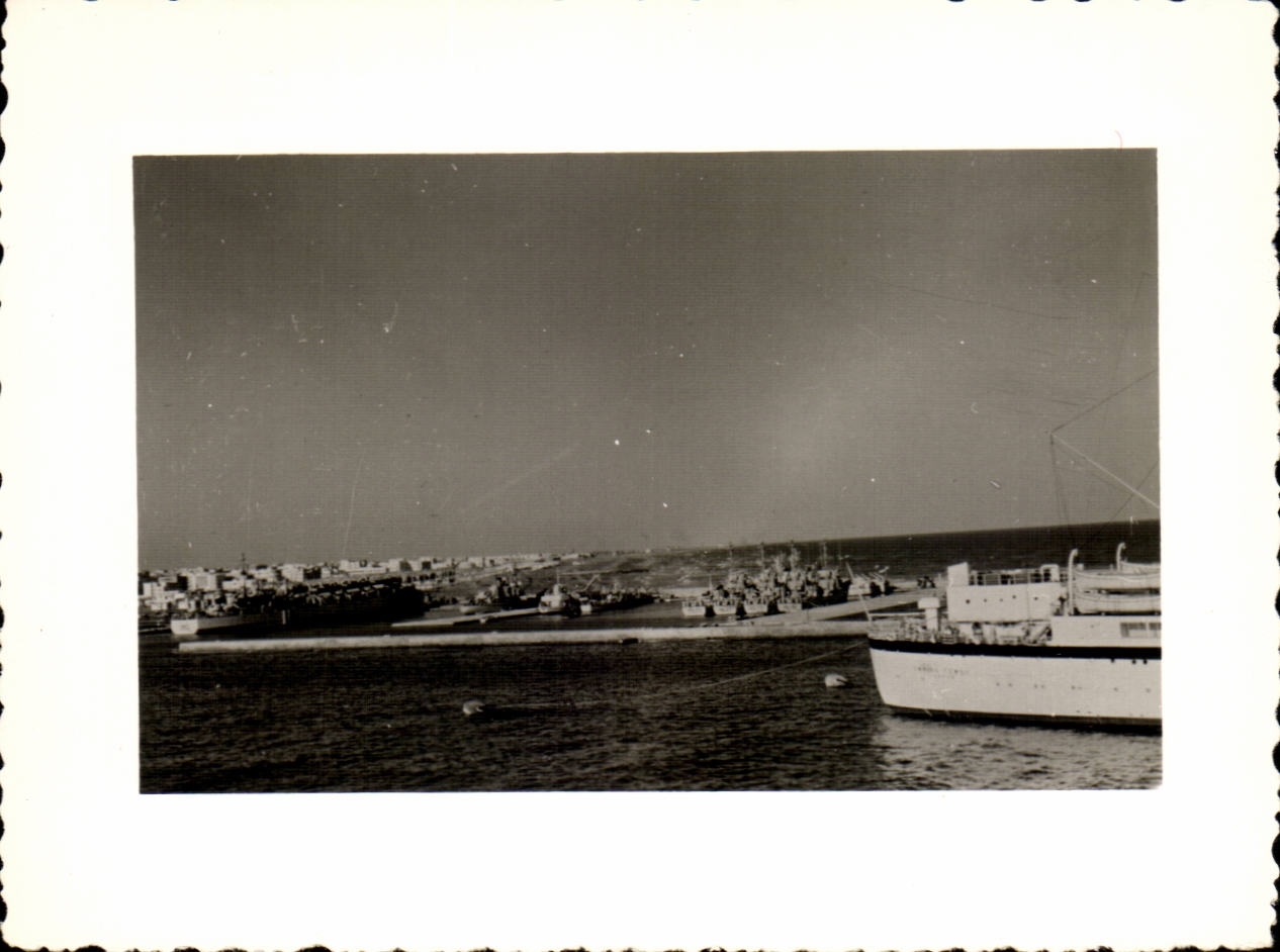 CPA CARTE PHOTO Vue d'un port
