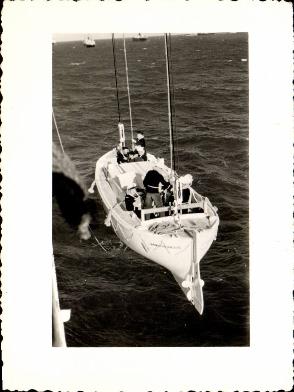 CPA CARTE PHOTO Bateau Canot