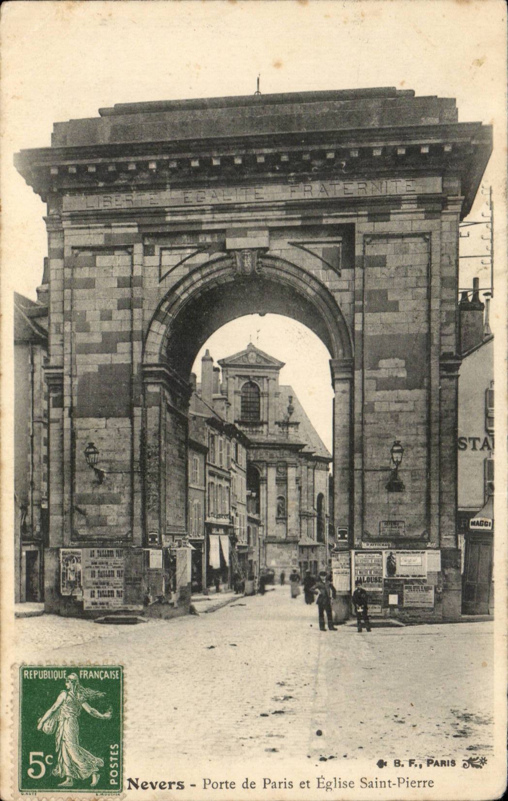 Nevers - Porte de Paris - Eglise Saint Pierre - CPA 