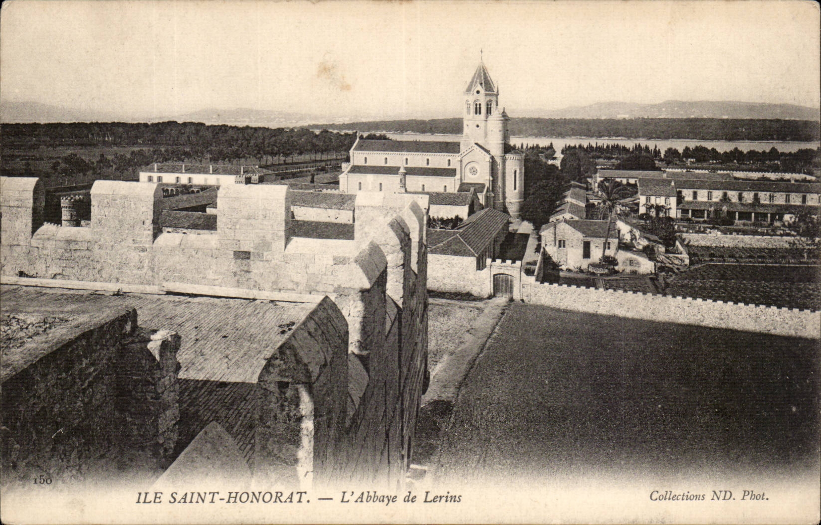 Ile St Honorat - L'Abbaye de Lerins - CPA 