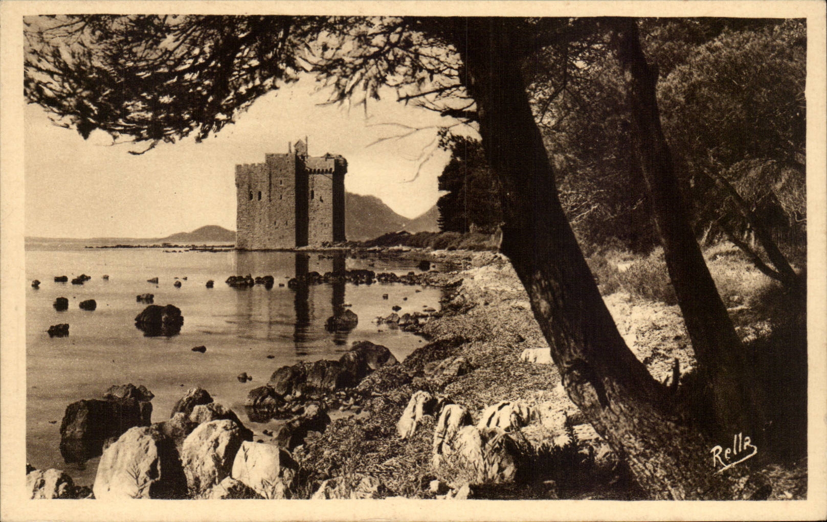 Ile de Lerins - Saint - Honorat - L'Ancien Monaster Fortifiee - CPA 