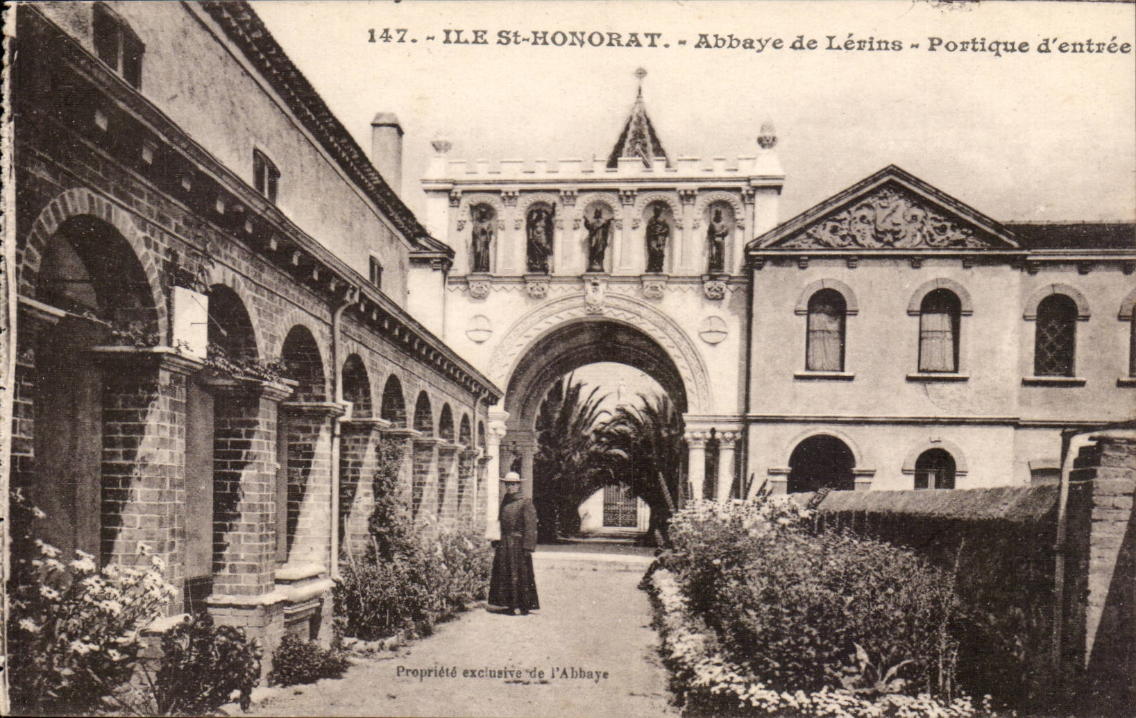 Ile St Honorat - Abbaye de Lerins Portique d'entree - CPA 