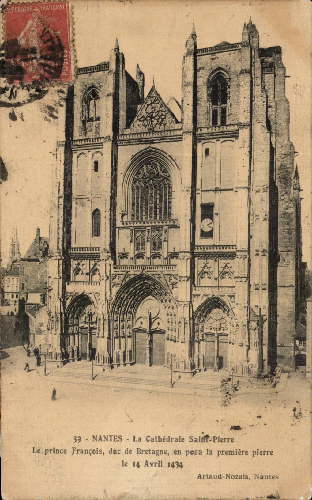 Les Moutiers - La Cathedrale Saint Pierre - CPA 
