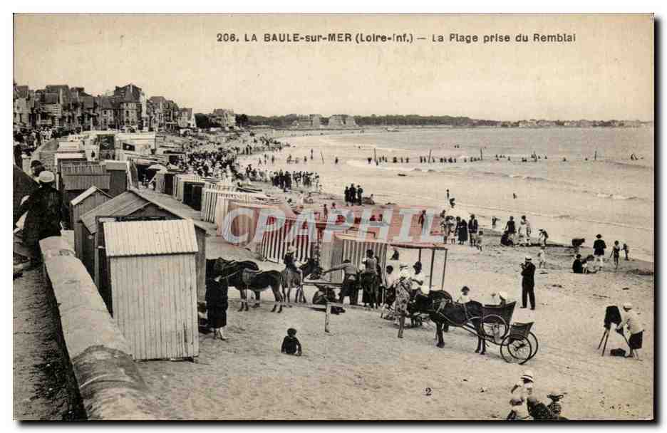 La Baule sur Mer CPA La plage prise du remblai (ane donkey mule)