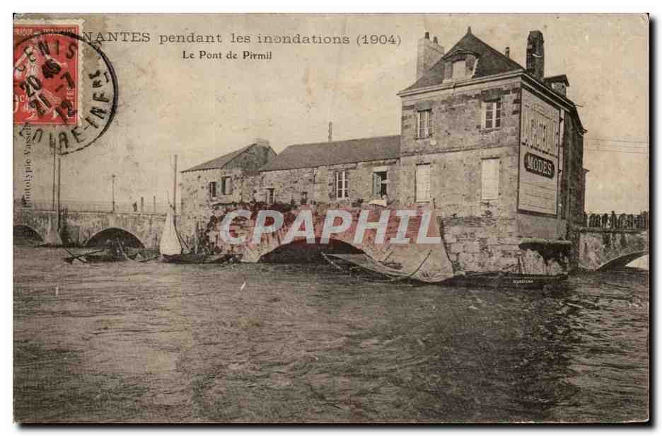 Nantes CPA Pendant les inondations (1904) Le pont de Pirmil