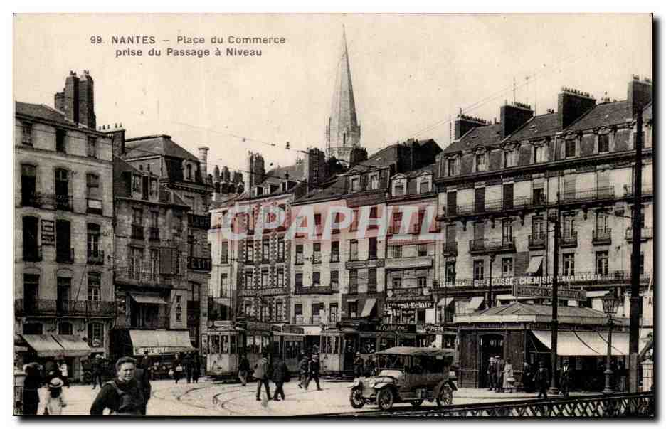 NANTES — Place du Commerce — view from the Level Crossing