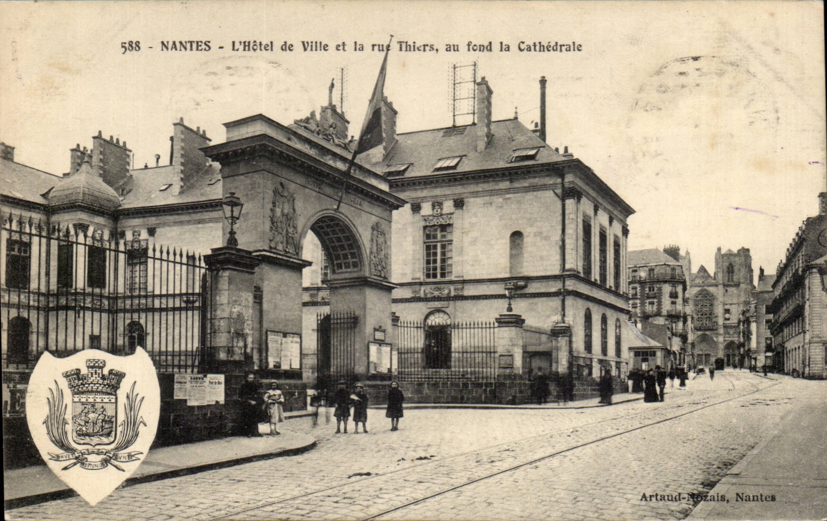 Nantes CPA L'hotel de ville et la rue Thiers Au fond la cathedrale