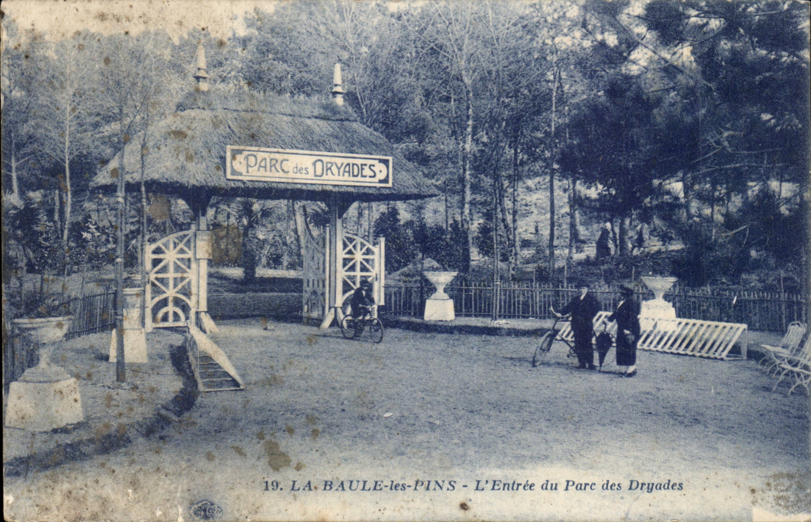 La Baule CPA L'entree du parc des Dryades