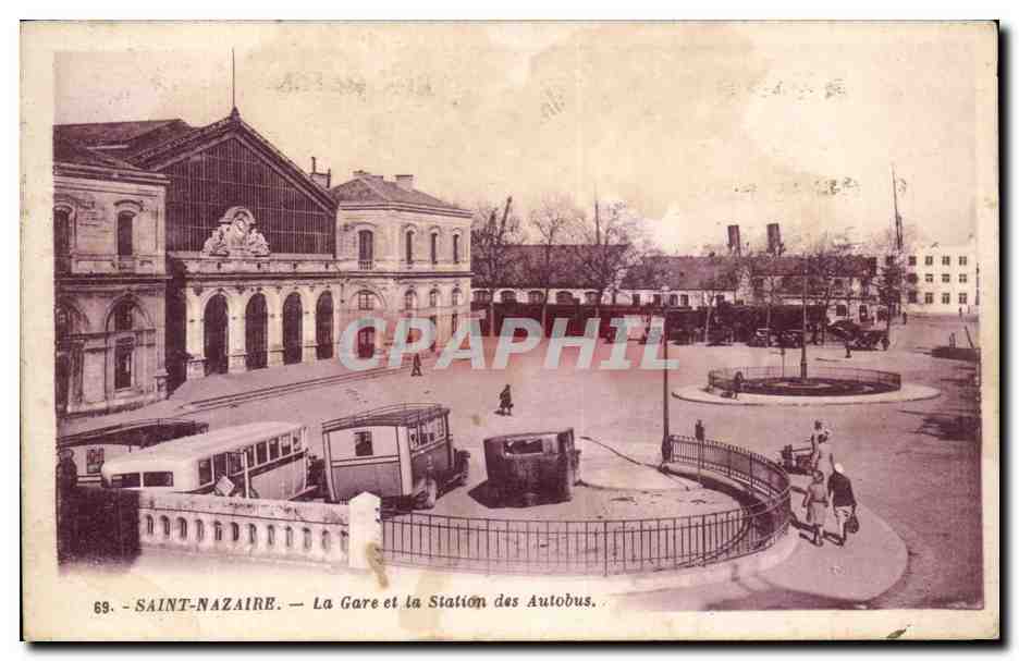 Saint Nazaire CPA La gare et la station des autobus