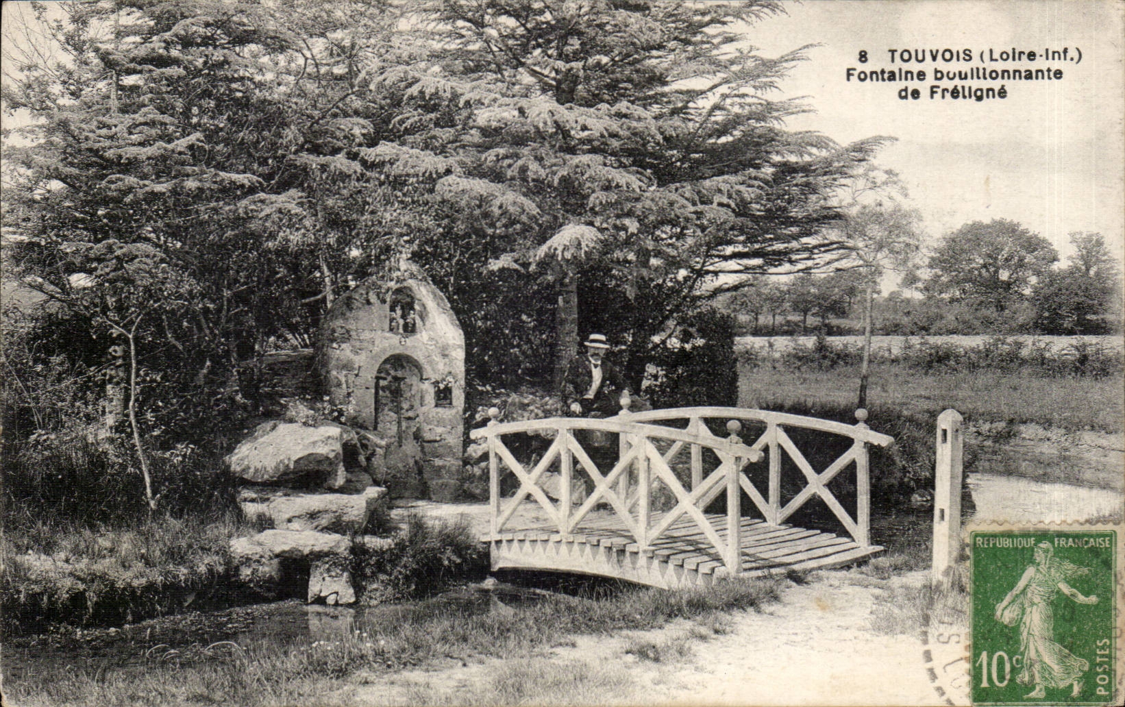 Touvois CPA Fontaine bouillonnante de FReligne