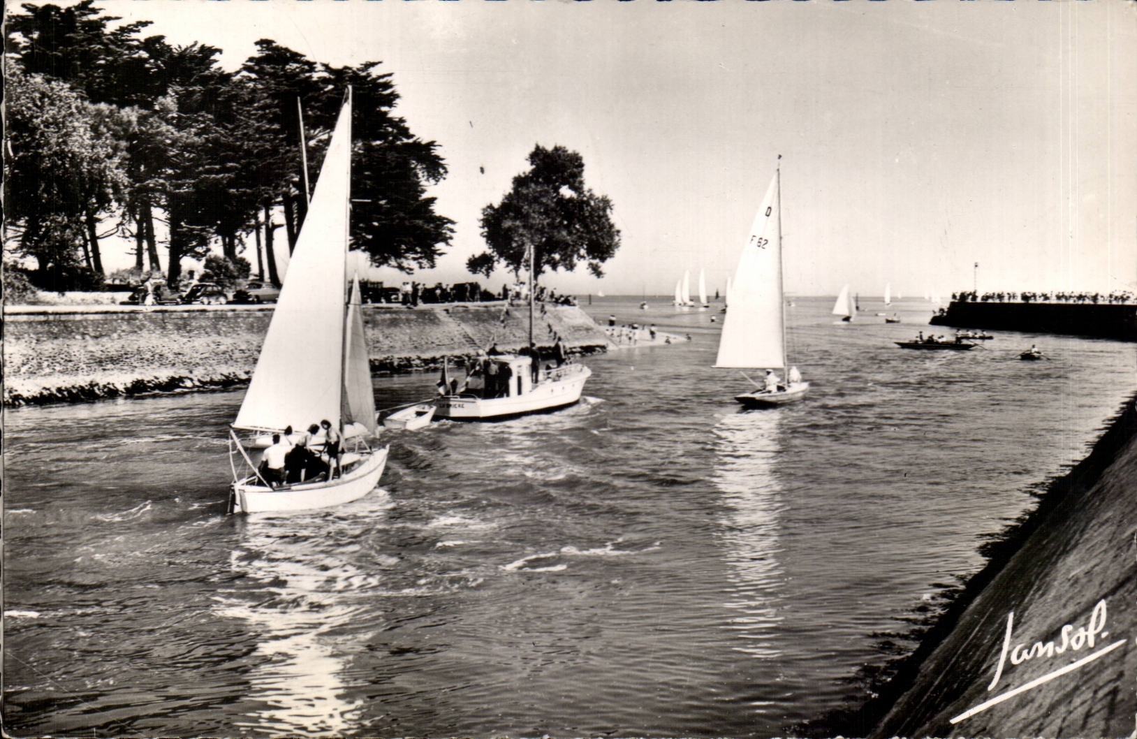 Vailliers sortant du Port — Le Pouliguen — Éditions Janssolf
