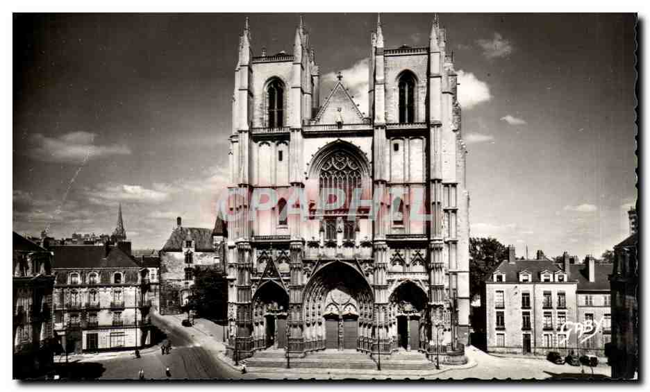 Nantes CPM La cathedrale Place St Pierre