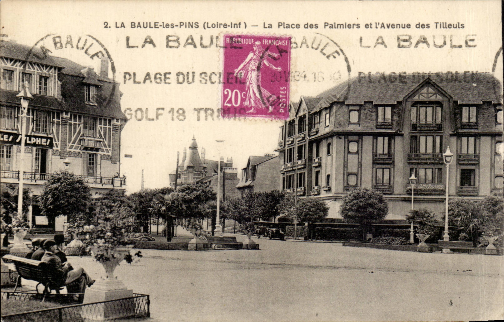 La Baule les Pins CPA La place des palmiers et l'avenue des tilleuls