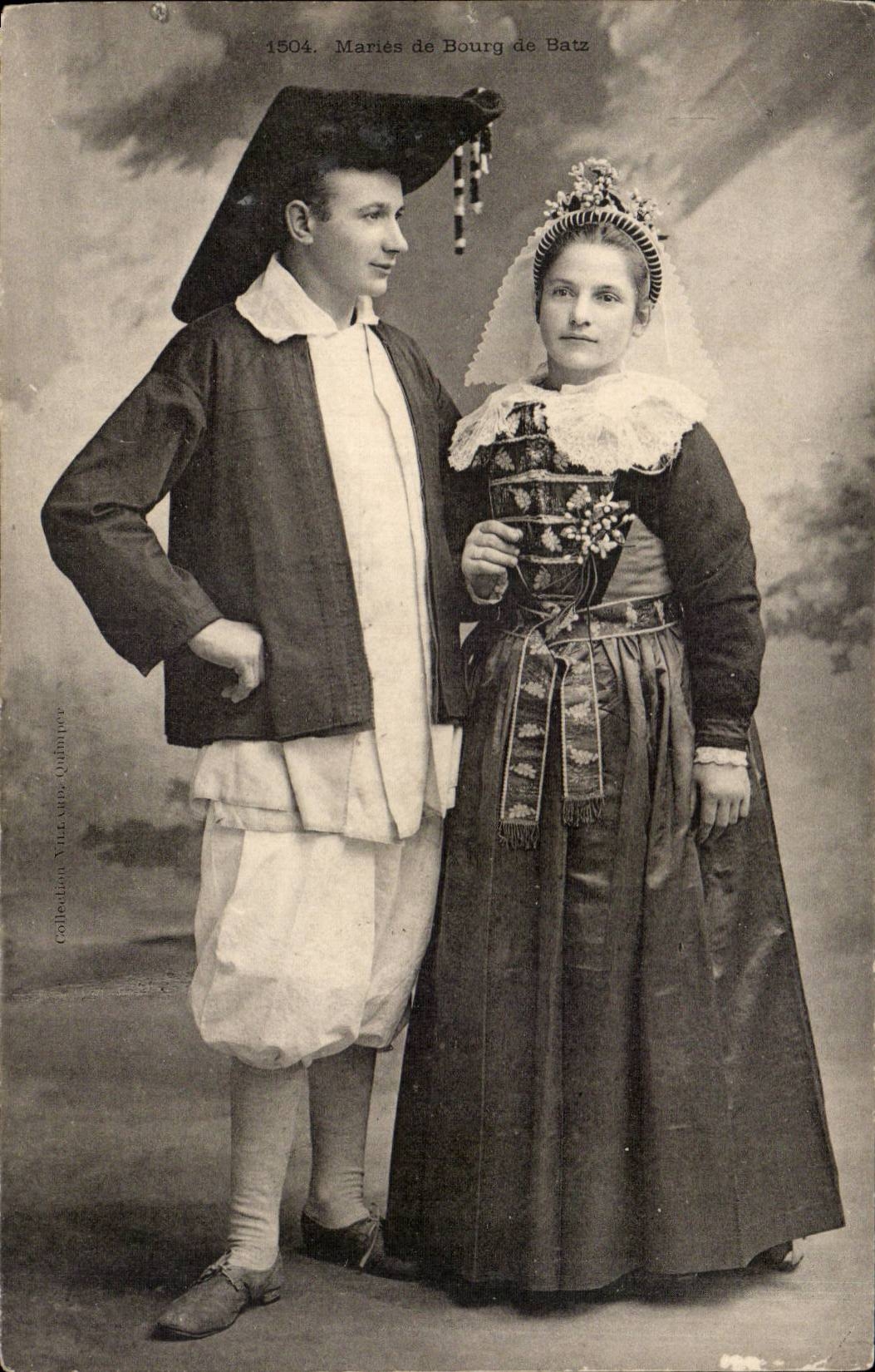 CPA Folklore Marais de Bourg de Batz (costume coiffe)