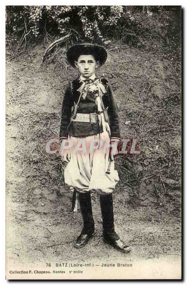 Batz CPA Jeune breton (folklore costume)