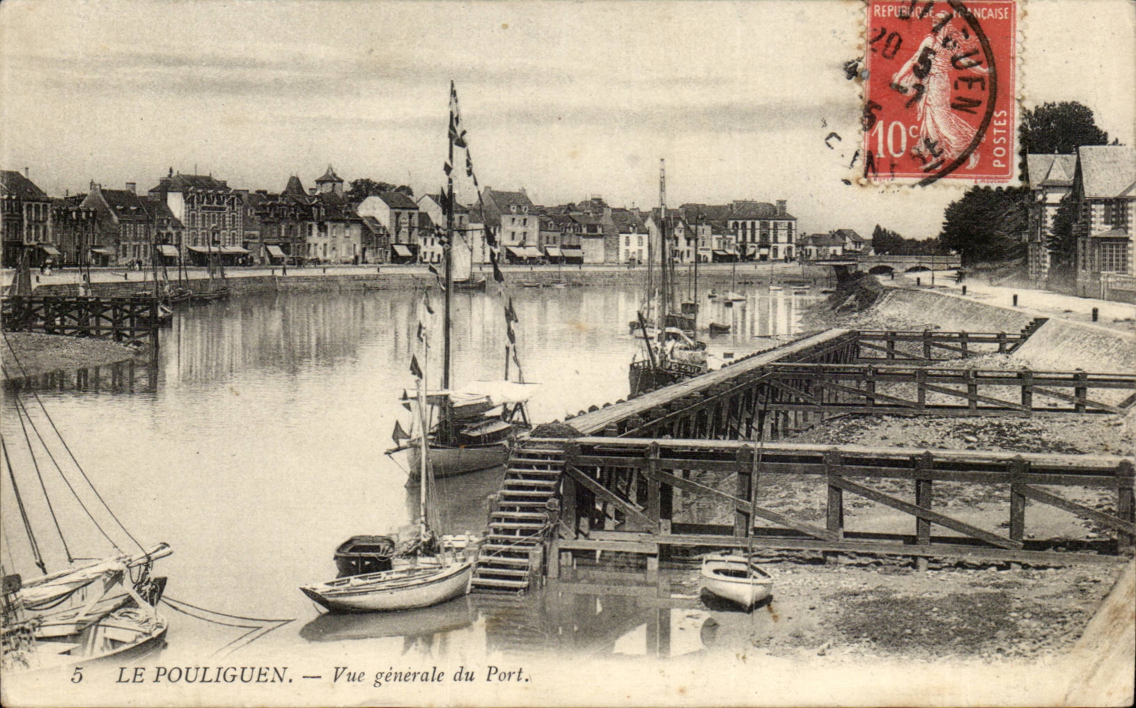Le Pouliguen CPA Vue generale du port