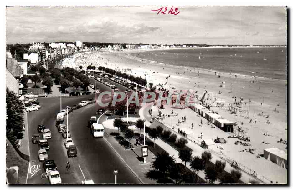 La Baule CPA Vue generale de la plage prise de l'hotel Majestic