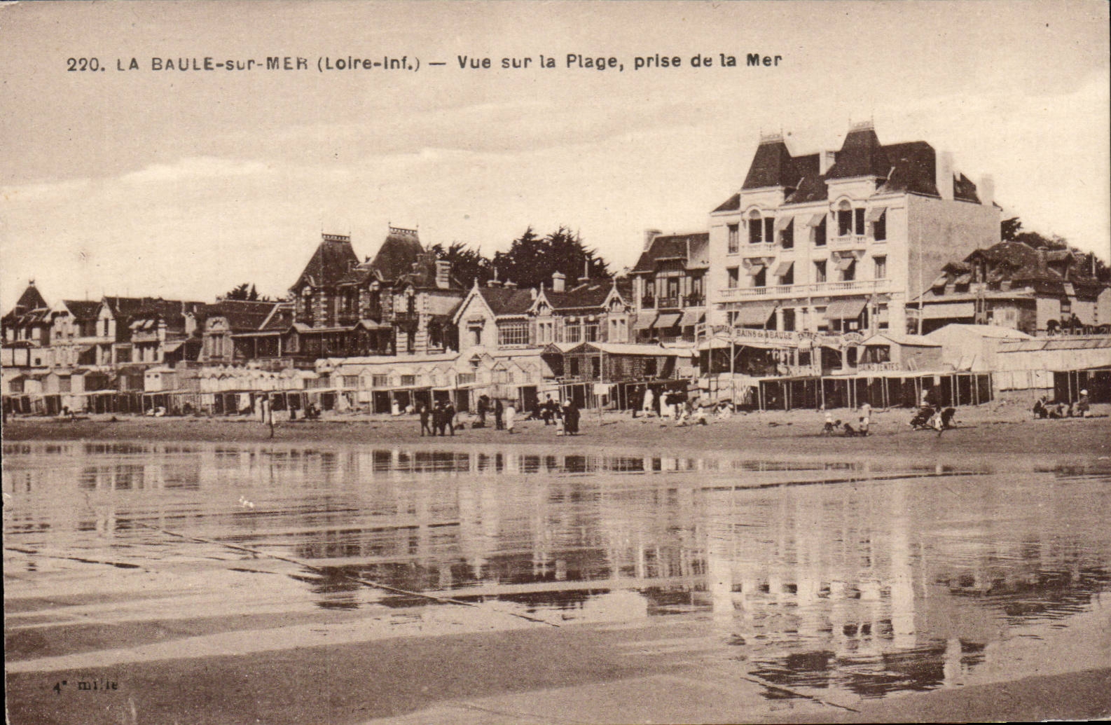La Baule CPA Vue sur la plage prise de la mer