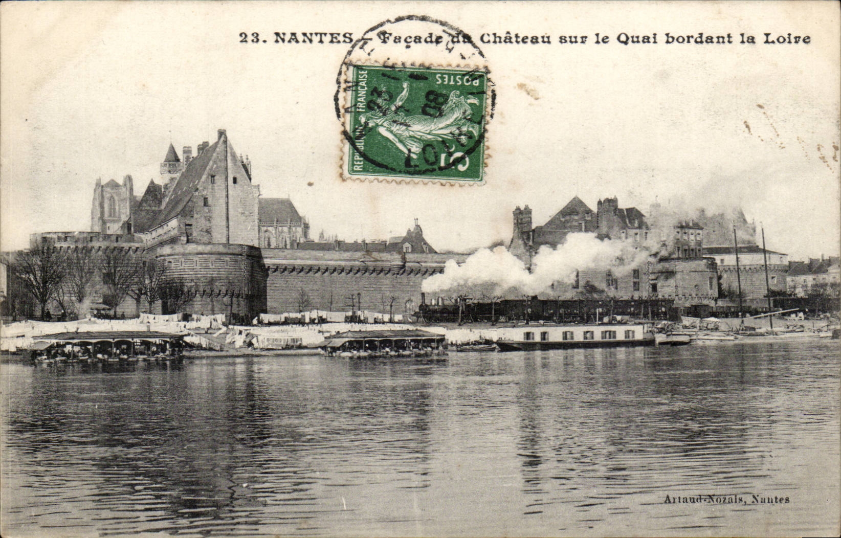 Nantes CPA Facade du chateau sur le Quai bordant La Loire (train lavoir)