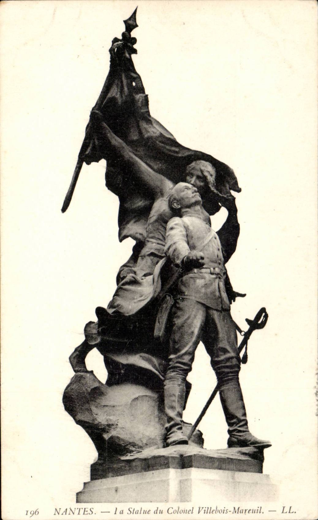 CPA Nantes La statue du colonel Villebois Mareuil