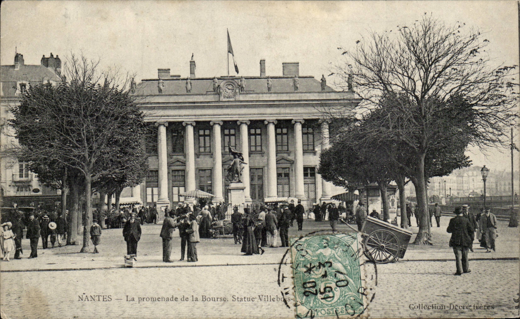 CPA Nantes La promenade de la Bourse Statue Villebois