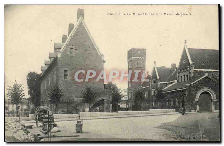 CPA Nantes Le musee Dobree et le manoir de Jean V