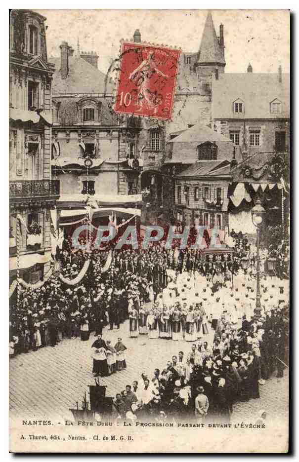 Nantes CPA La fete Dieu La procession passant devant l'eveche