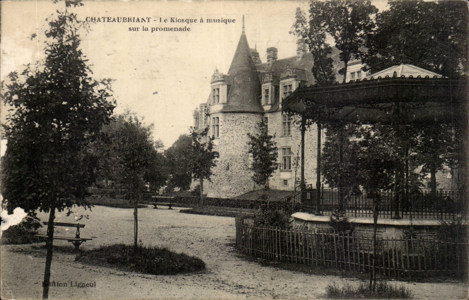 Chateaubriant CPA Le kiosque a musique sur la promenade