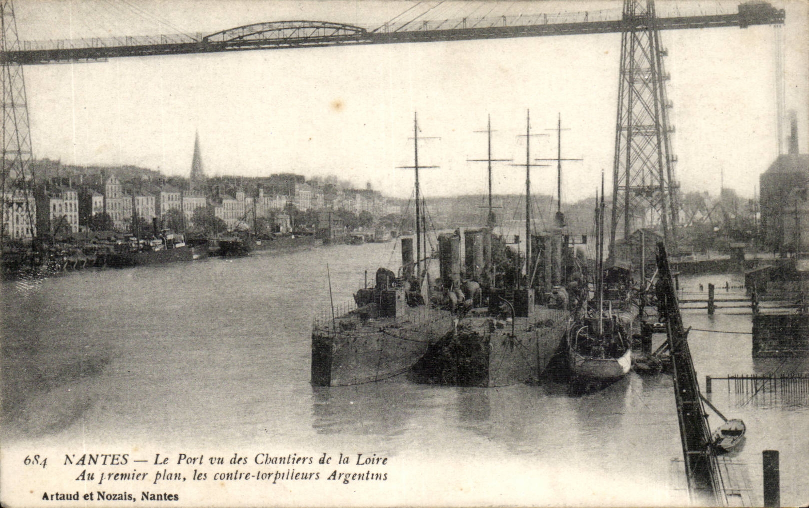 NANTES — Le Port vu des Chantiers de la Loire — Au premier plan, les contre-torpilleurs Argentins — Artaud et Nozaïs, Nantes