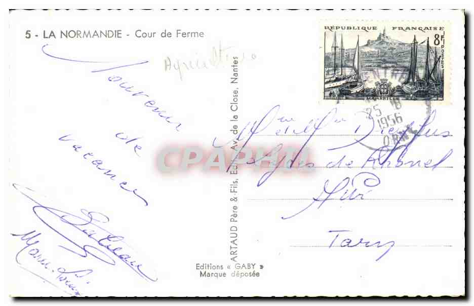 CPA La Normandie Cour de ferme (folklore coiffe) — Rückseite