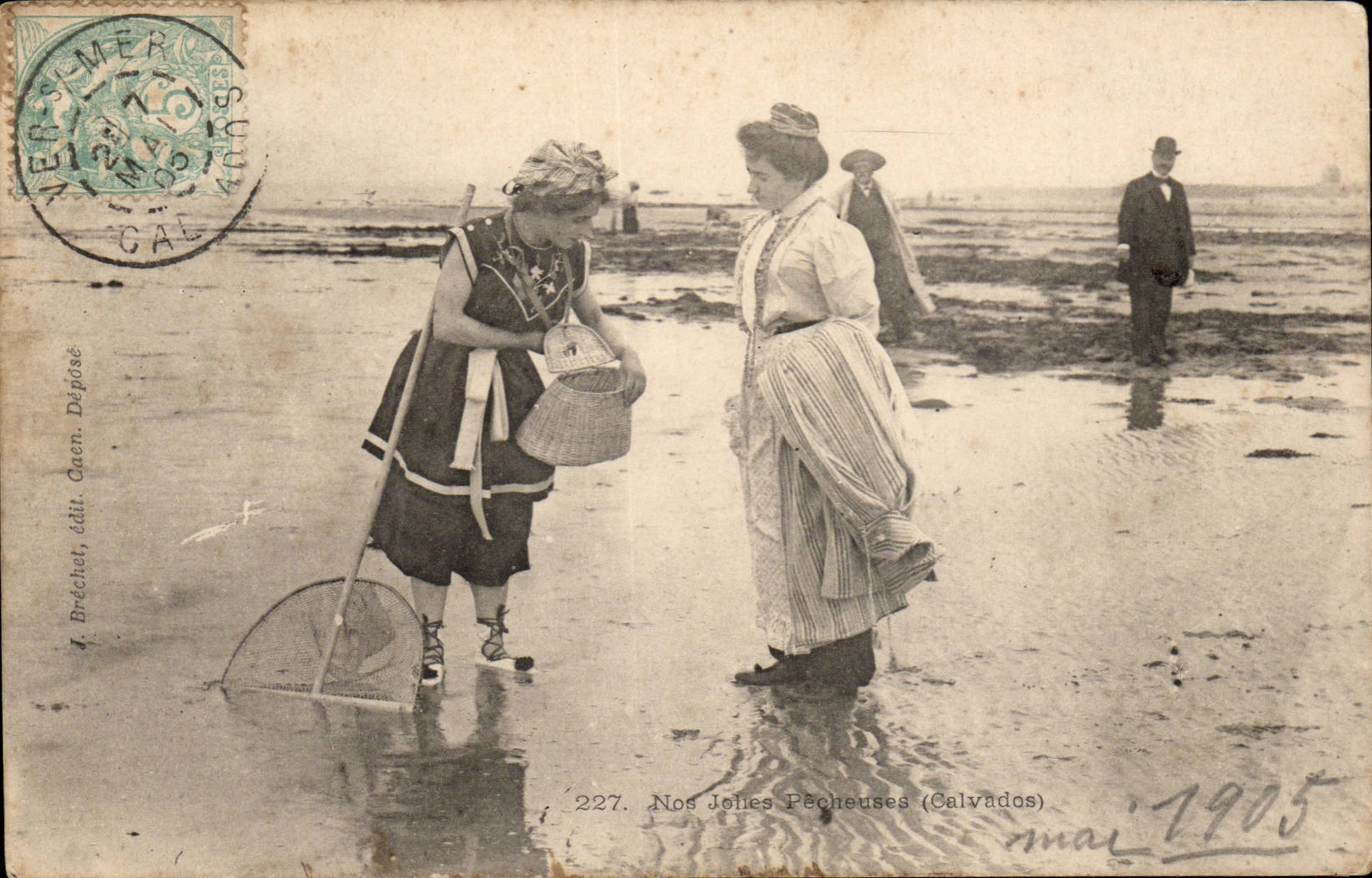 CPA Nos jolies pecheuses (Calavados) (folklore coiffe)